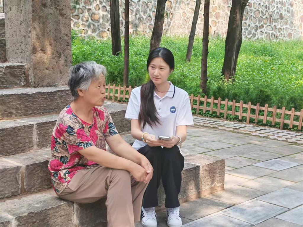 走访慰问守墓人